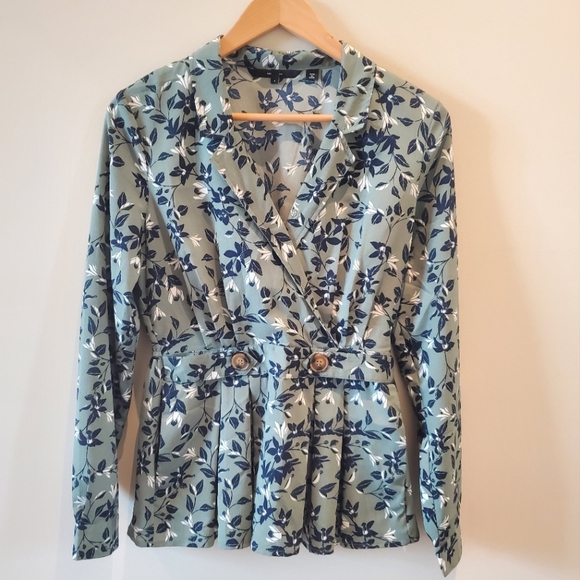 Vero Moda Viola Green Floral Print Blouse with Buttons (Small) - Picture 5 of 11